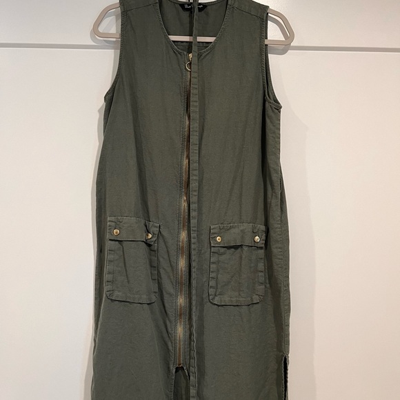 Olive Green Sleeveless Vest with Pockets - Picture 1 of 3